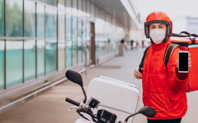 Entregador precisa subir até seu apartamento? Entenda o que a lei e as plataformas dizem